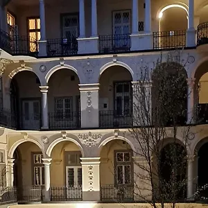your-gorgeous-and-spacious-dream-home-in-budapest.inbudapesthotels.com/